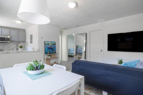 Stylish 2 bed 1 bath w/Free Parking!